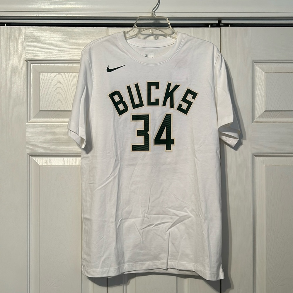 NWT - Mens Large - Milwaukee Bucks - Antetokounmpo - 34 - Tshirt